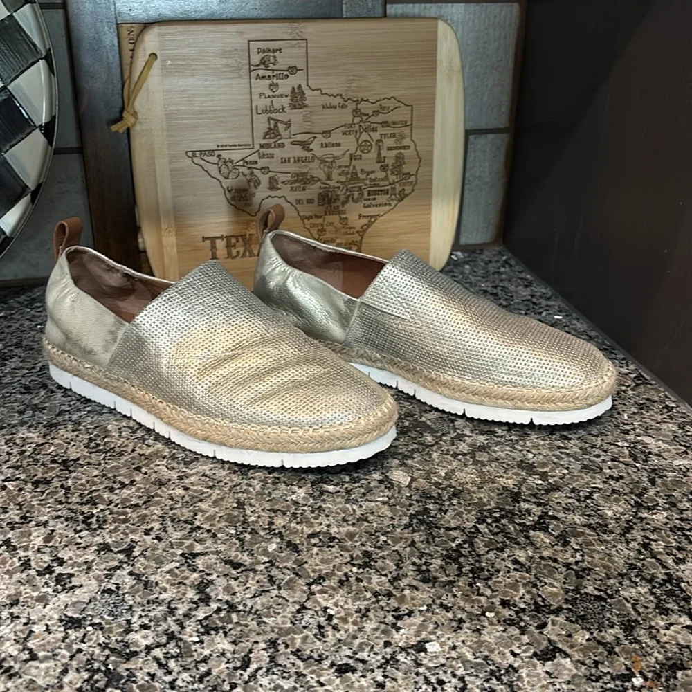 Gentle Souls Kenneth Cole Lara A-Line Sporty 2 Metallic Gold Espadrilles Size 8